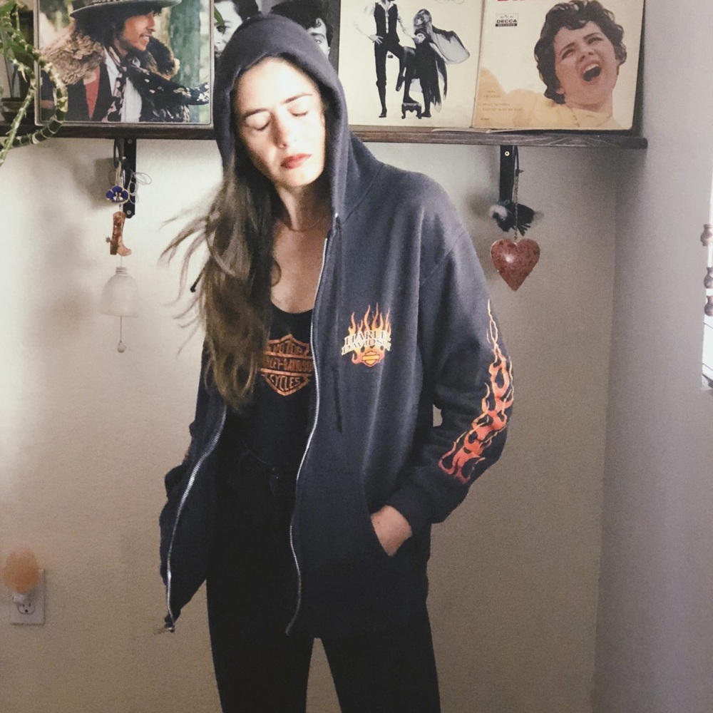 Nᴇᴀʀʟʏ ᴠɪɴᴛᴀɢᴇ: ʜᴀʀʟᴇʏ ғʟᴇᴇᴄᴇ - Picture 4 of 7